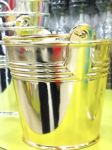 Balde Plástico Mediano Dorado
